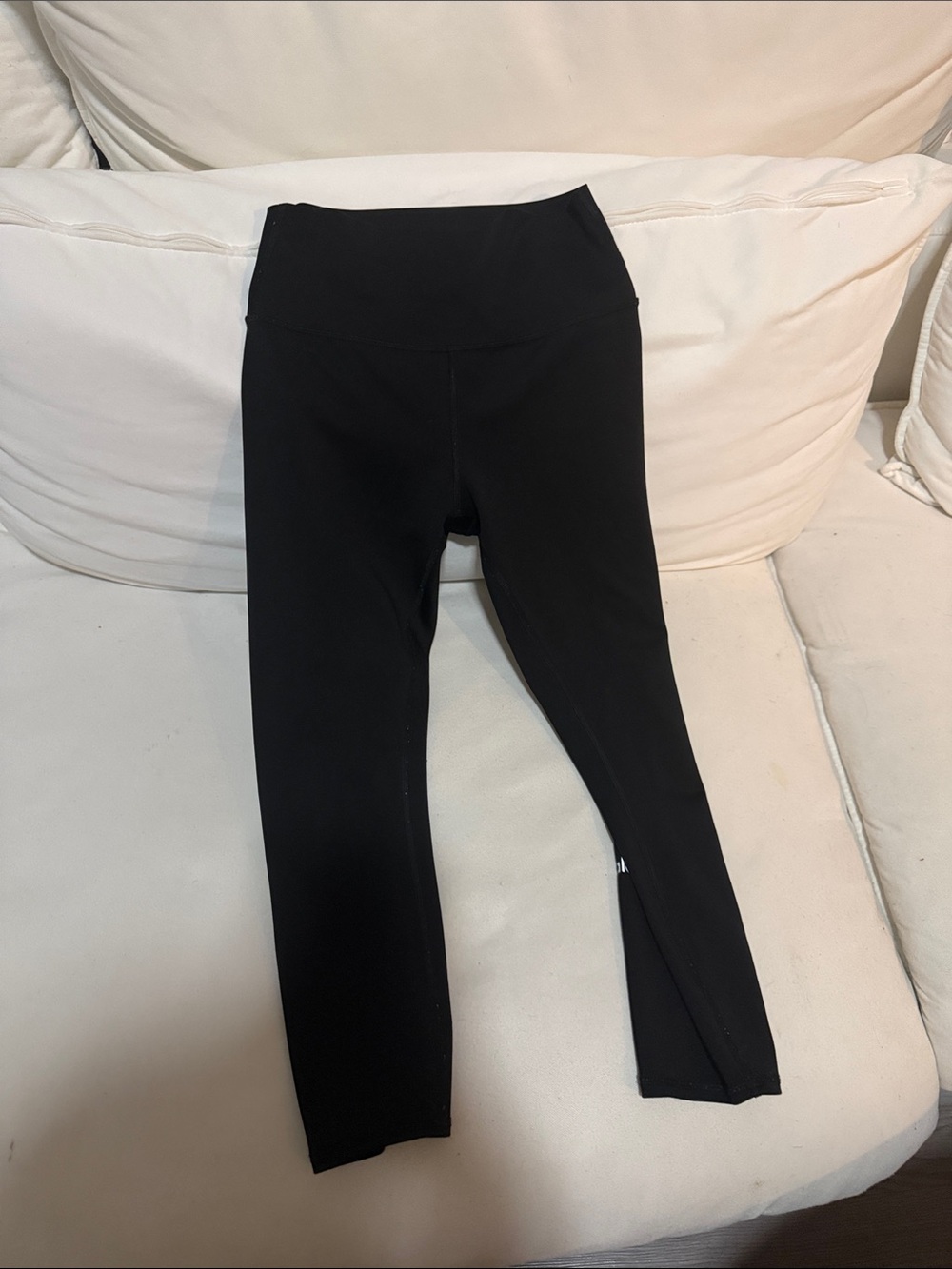 Alo Black High-Waist capris